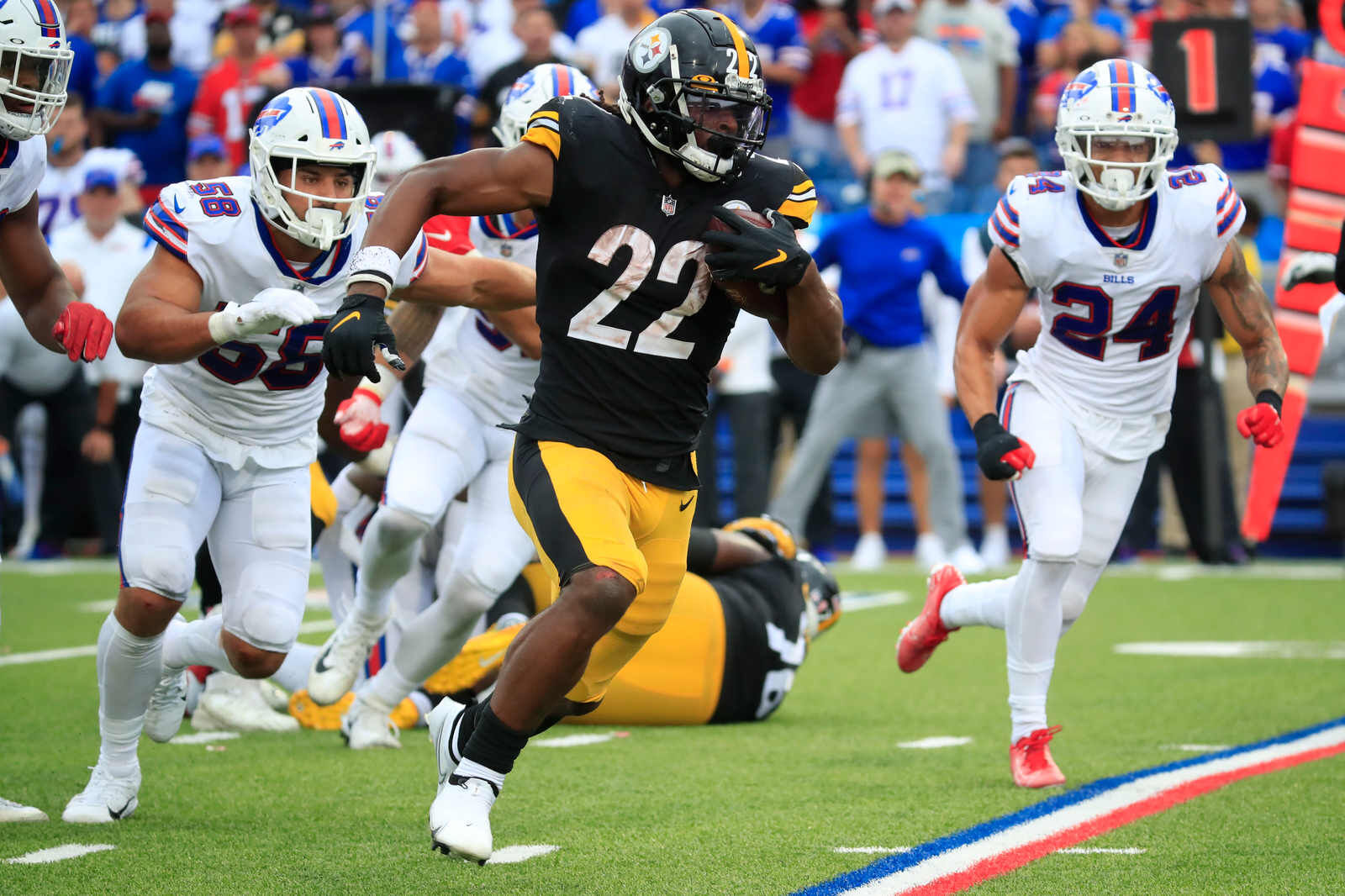 Harris breaks out